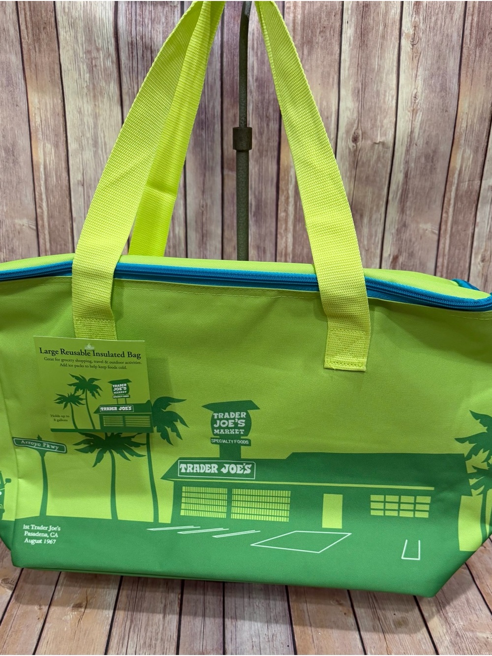 ✨NWT✨ NEW WITH TAGS - Trader Joe's Large Reusable Insulated Bag LIME GREEN